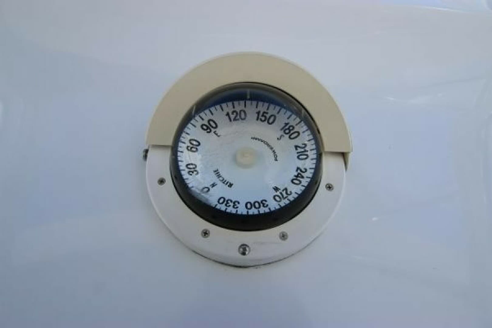 2004 Hatteras 60 Convertible — photo 47