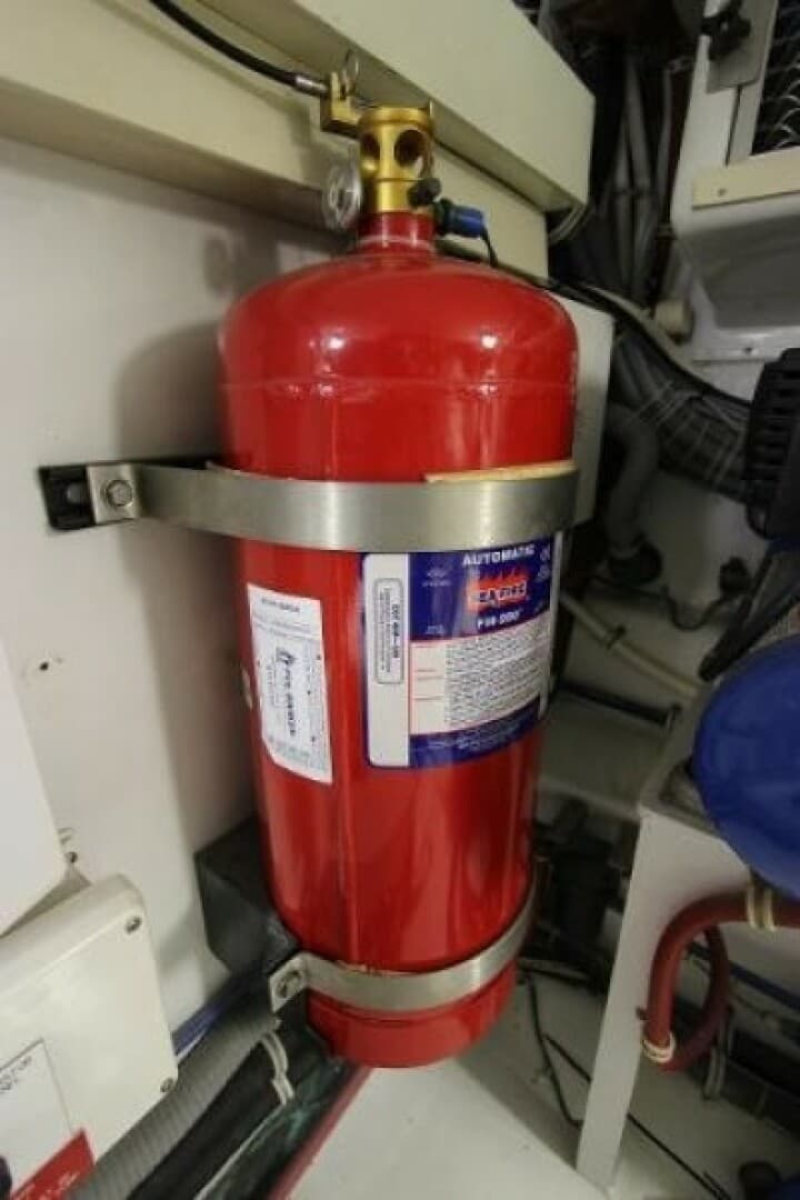 2004 Hatteras 60 Convertible — photo 26