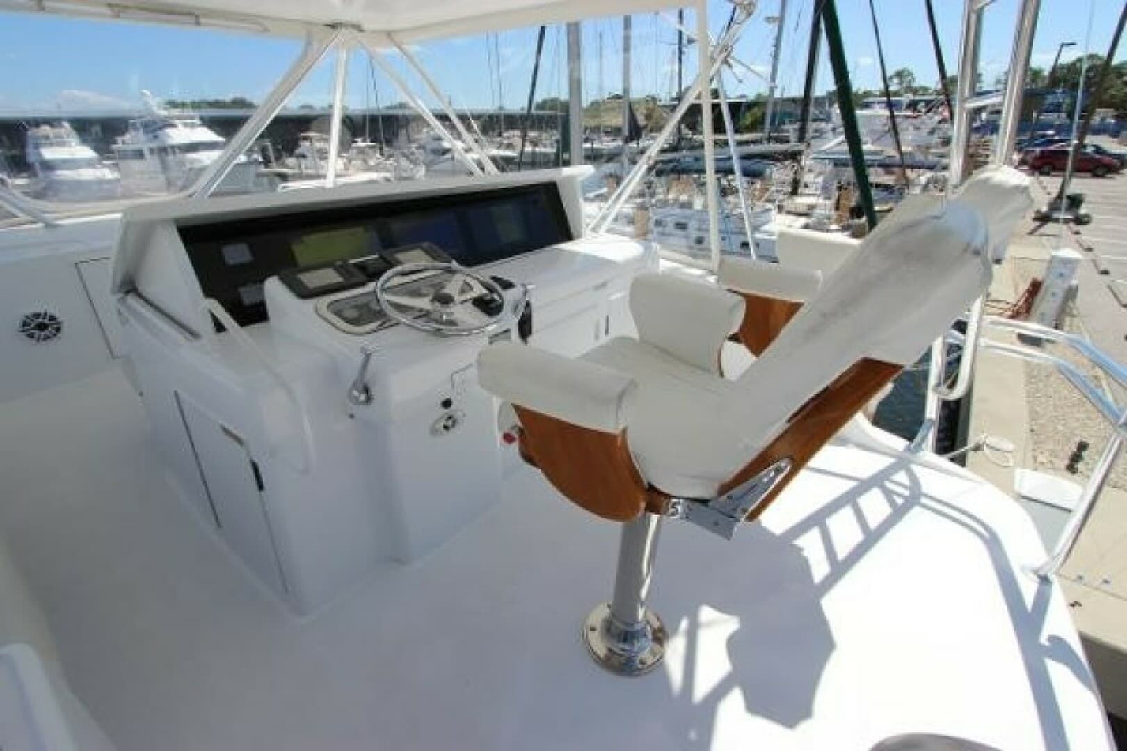 2004 Hatteras 60 Convertible — photo 40