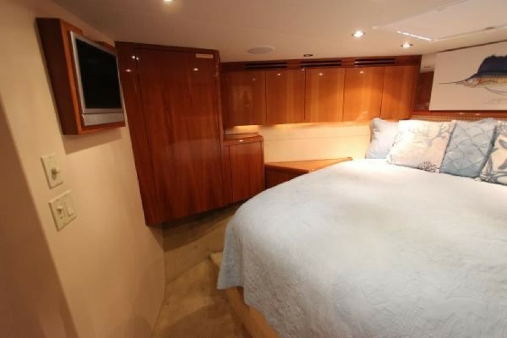 2004 Hatteras 60 Convertible — photo 70