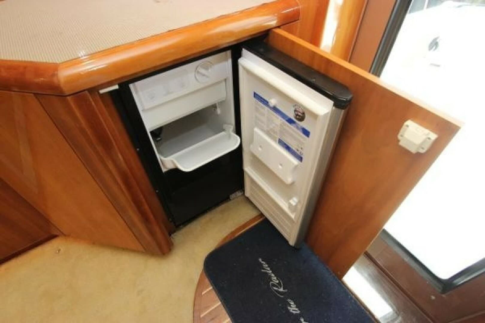 2004 Hatteras 60 Convertible — photo 53