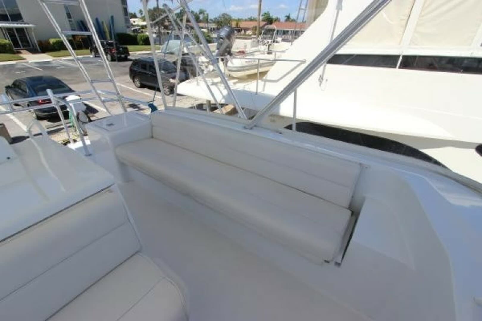2004 Hatteras 60 Convertible — photo 37