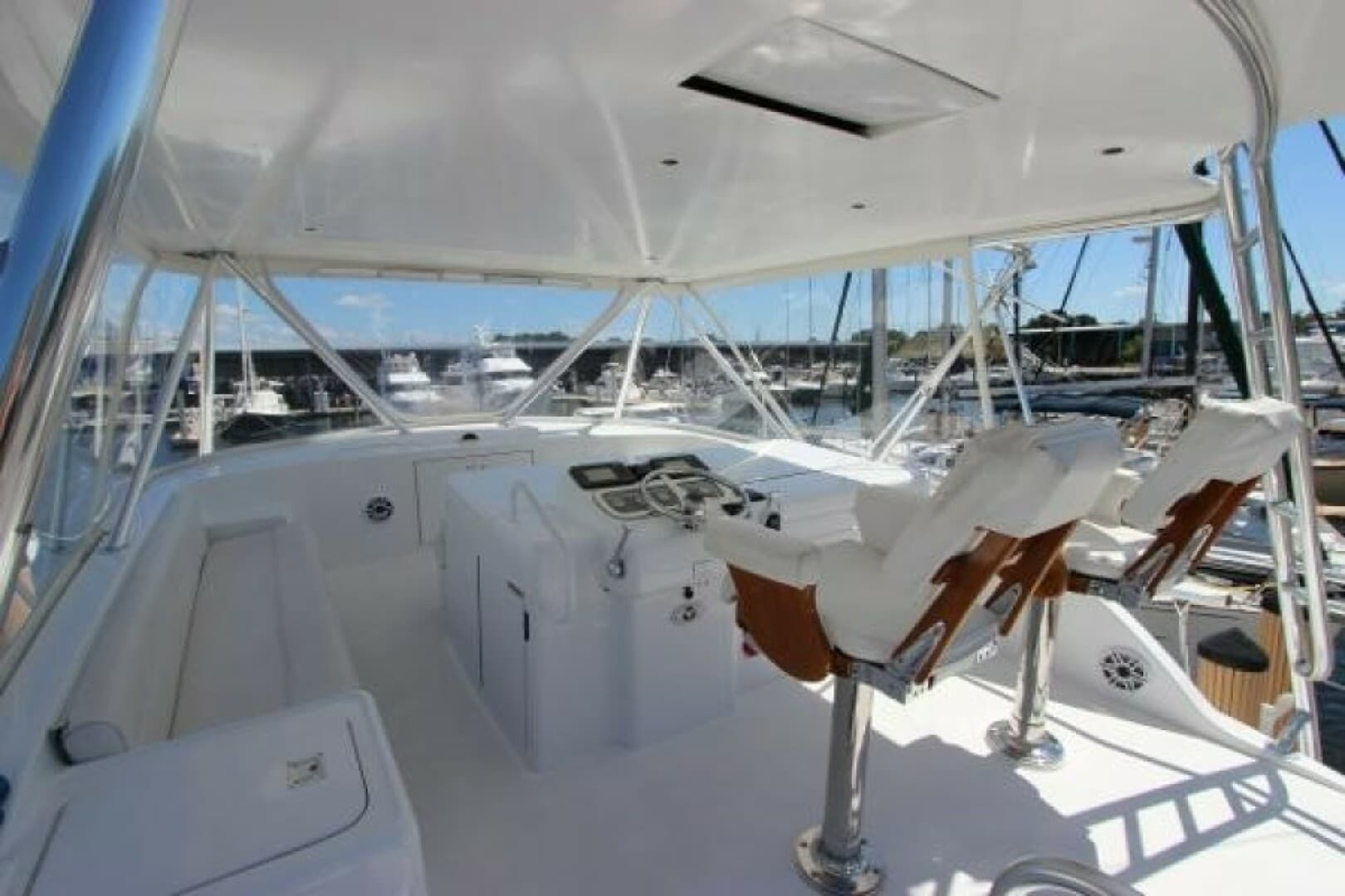 2004 Hatteras 60 Convertible — photo 36
