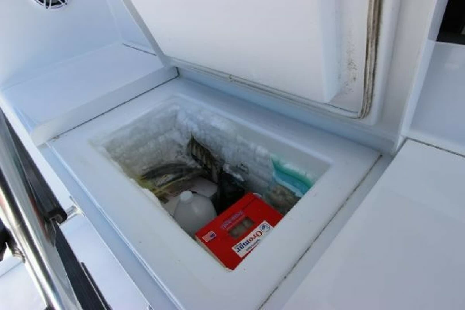 2004 Hatteras 60 Convertible — photo 19