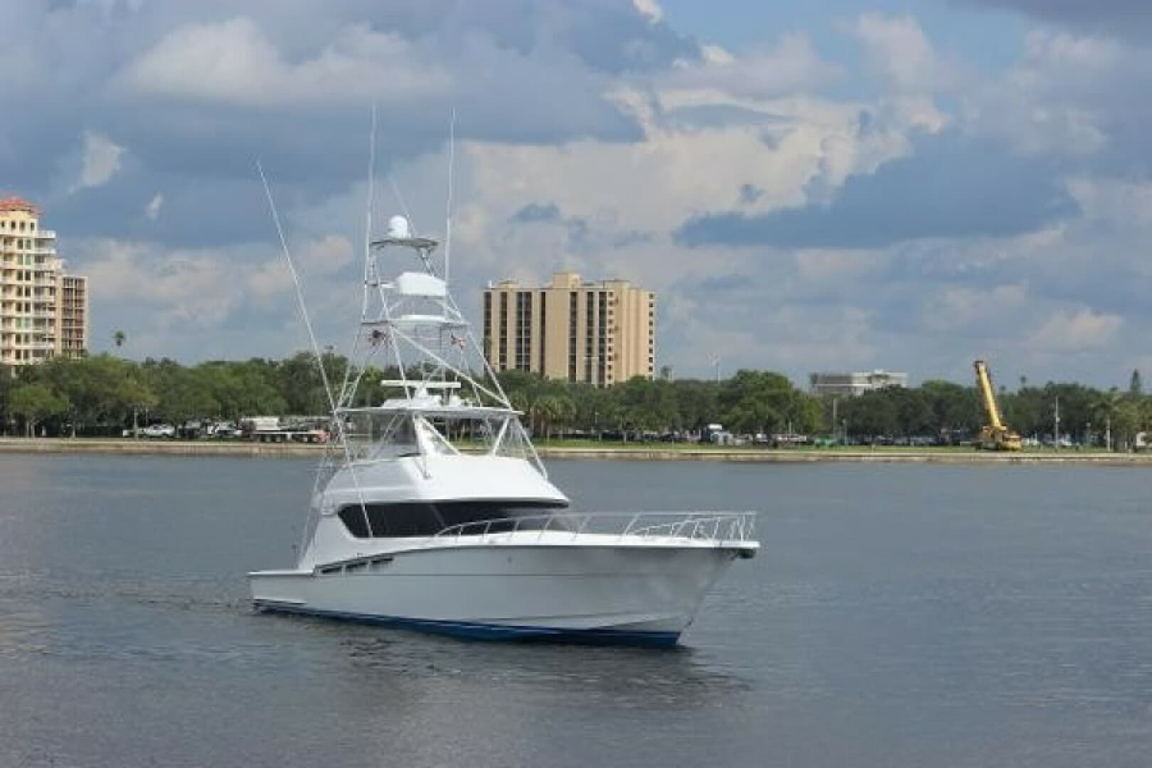 2004 Hatteras 60 Convertible — photo 5