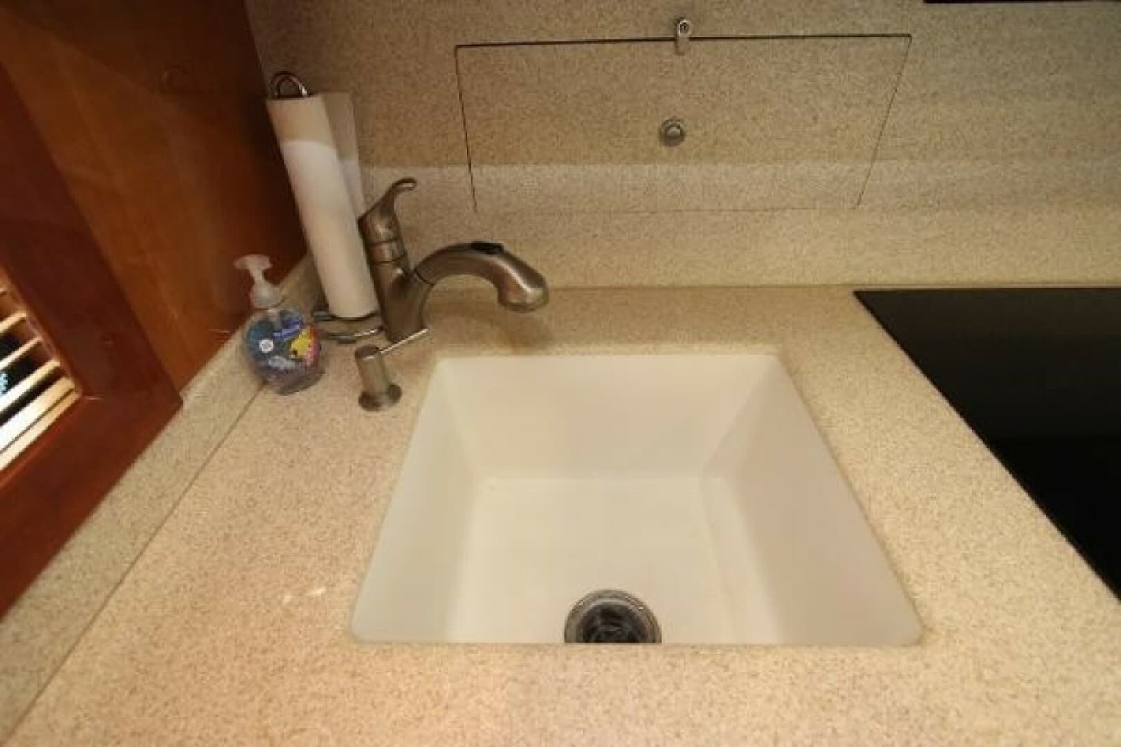 2004 Hatteras 60 Convertible — photo 58