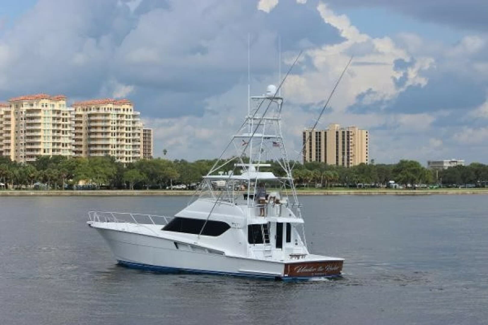 2004 Hatteras 60 Convertible — photo 6