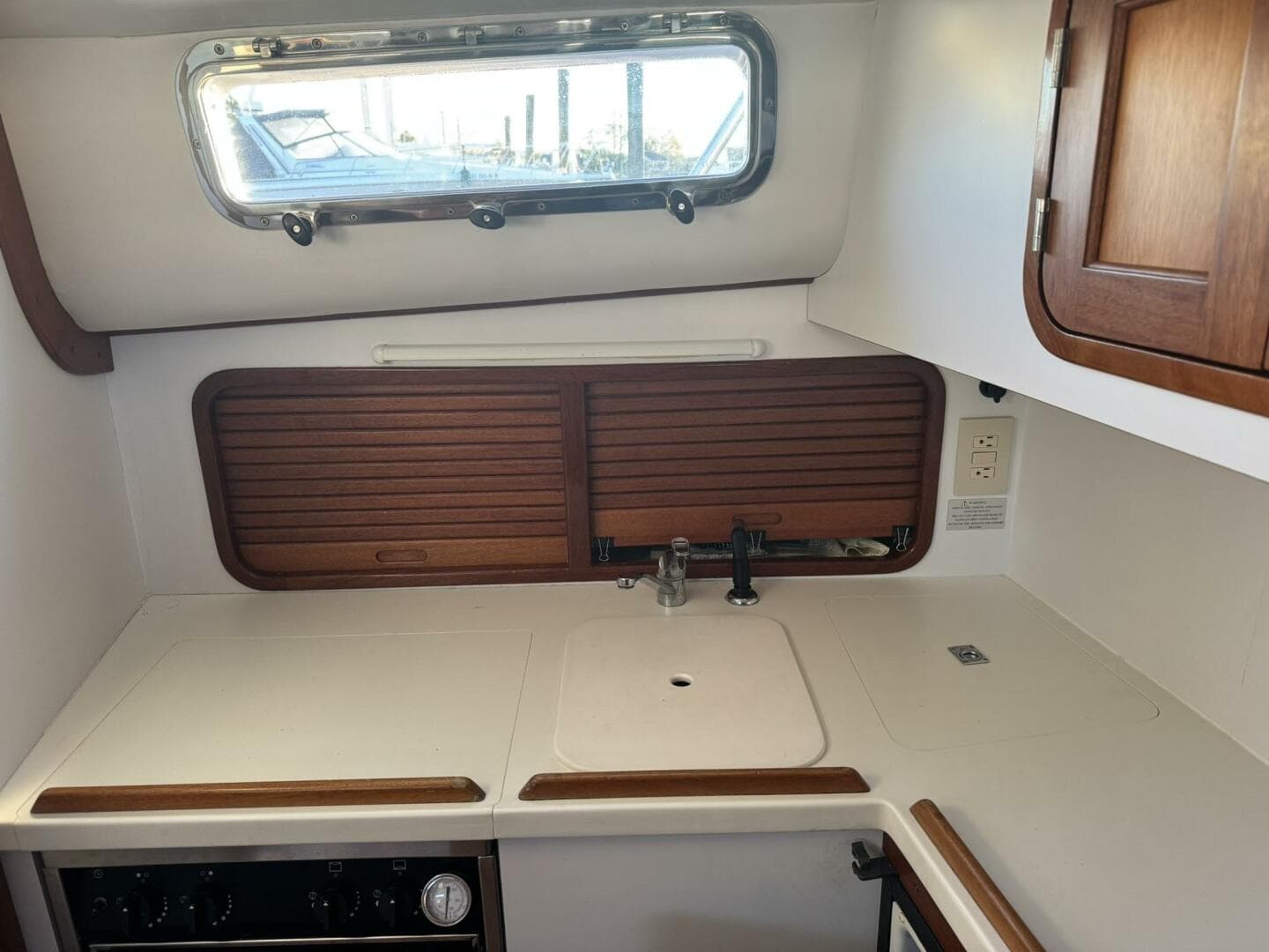 2001 Legacy Yachts Express — photo 27