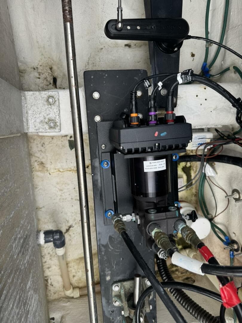 2001 Legacy Yachts Express — photo 13