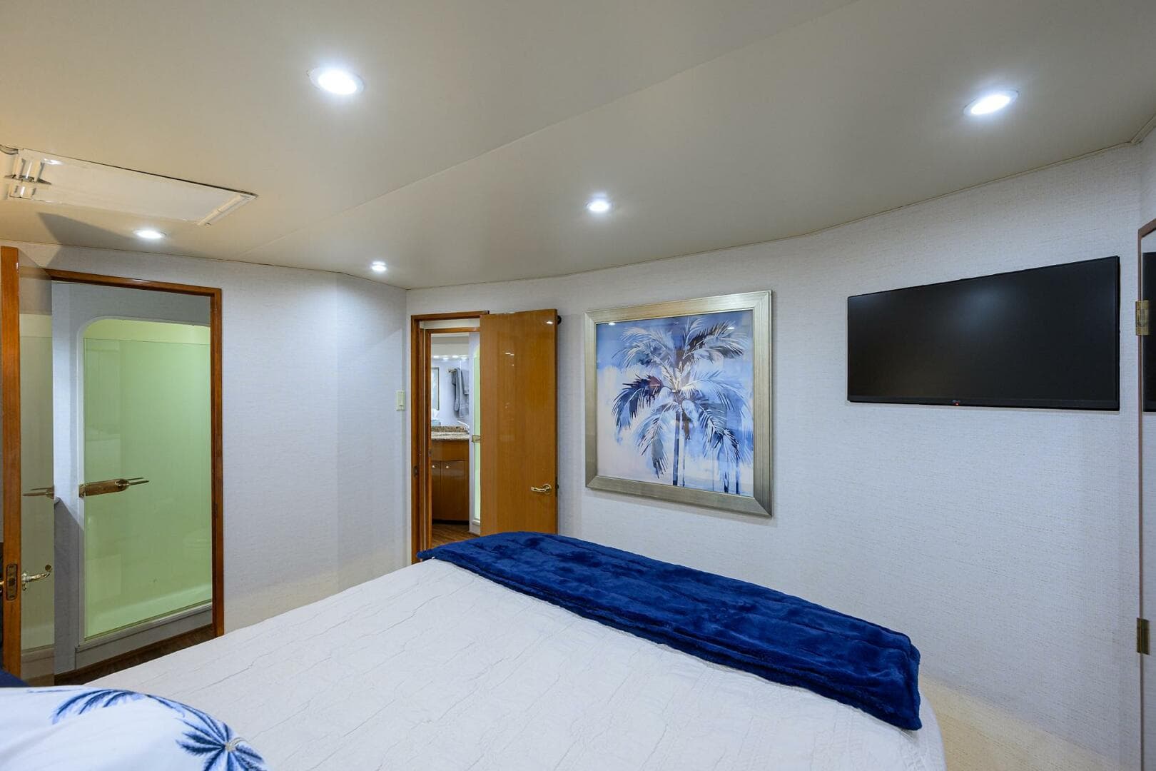 2004 Viking 56 Convertible — photo 51