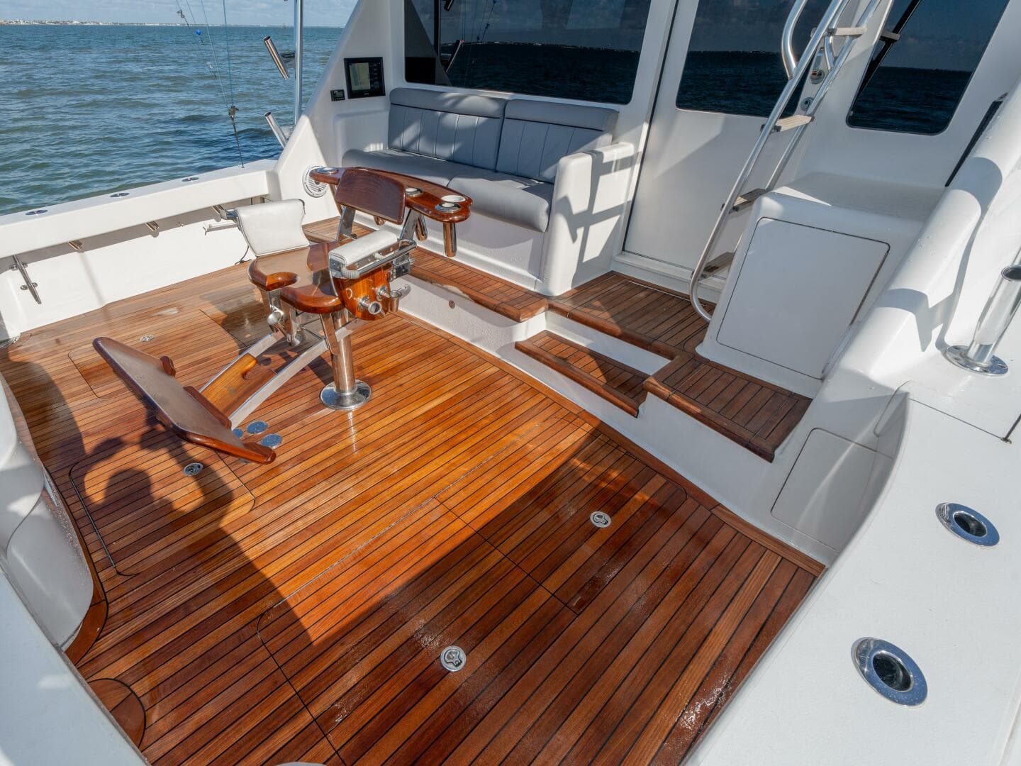 2009 Viking 50 Convertible — photo 37