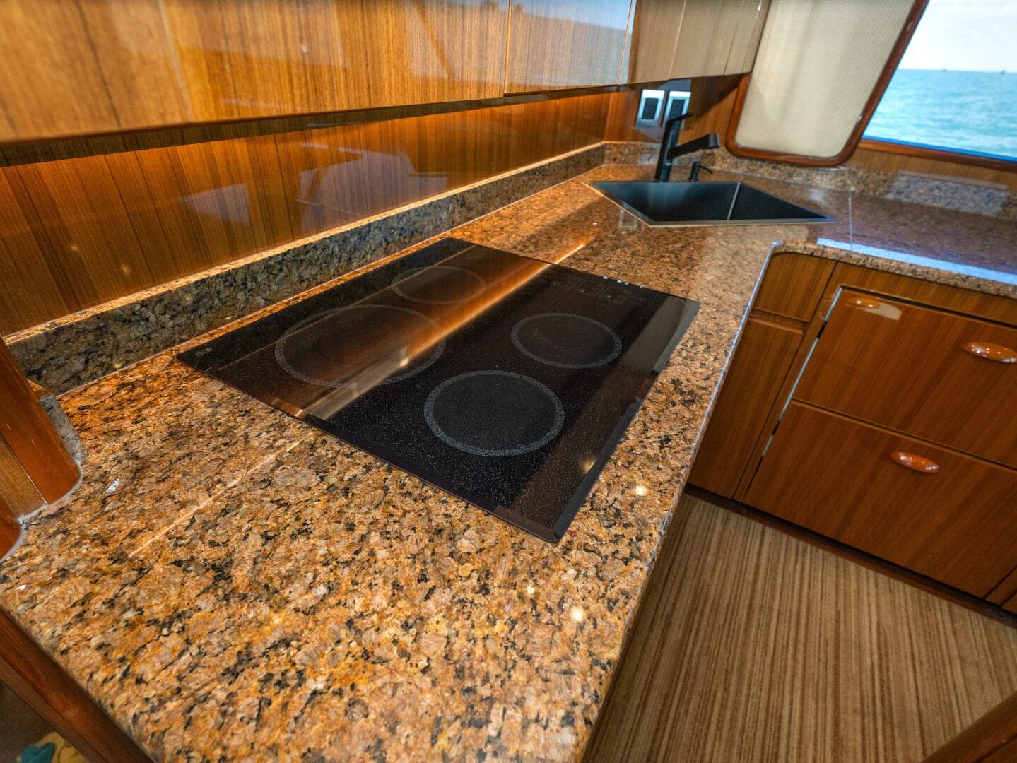 2009 Viking 50 Convertible — photo 11