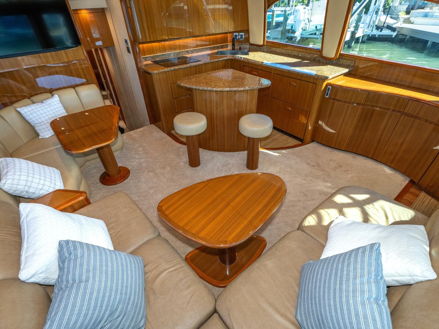 2009 Viking 50 Convertible — photo 16