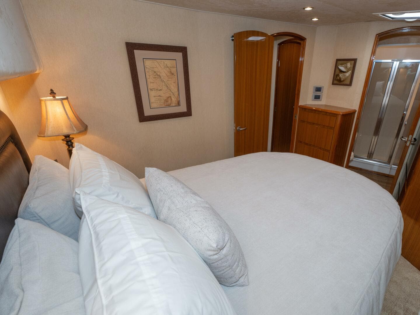 2009 Viking 50 Convertible — photo 25