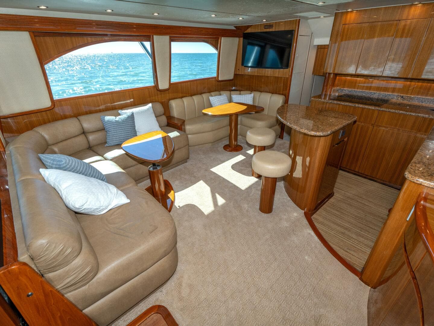 2009 Viking 50 Convertible — photo 7