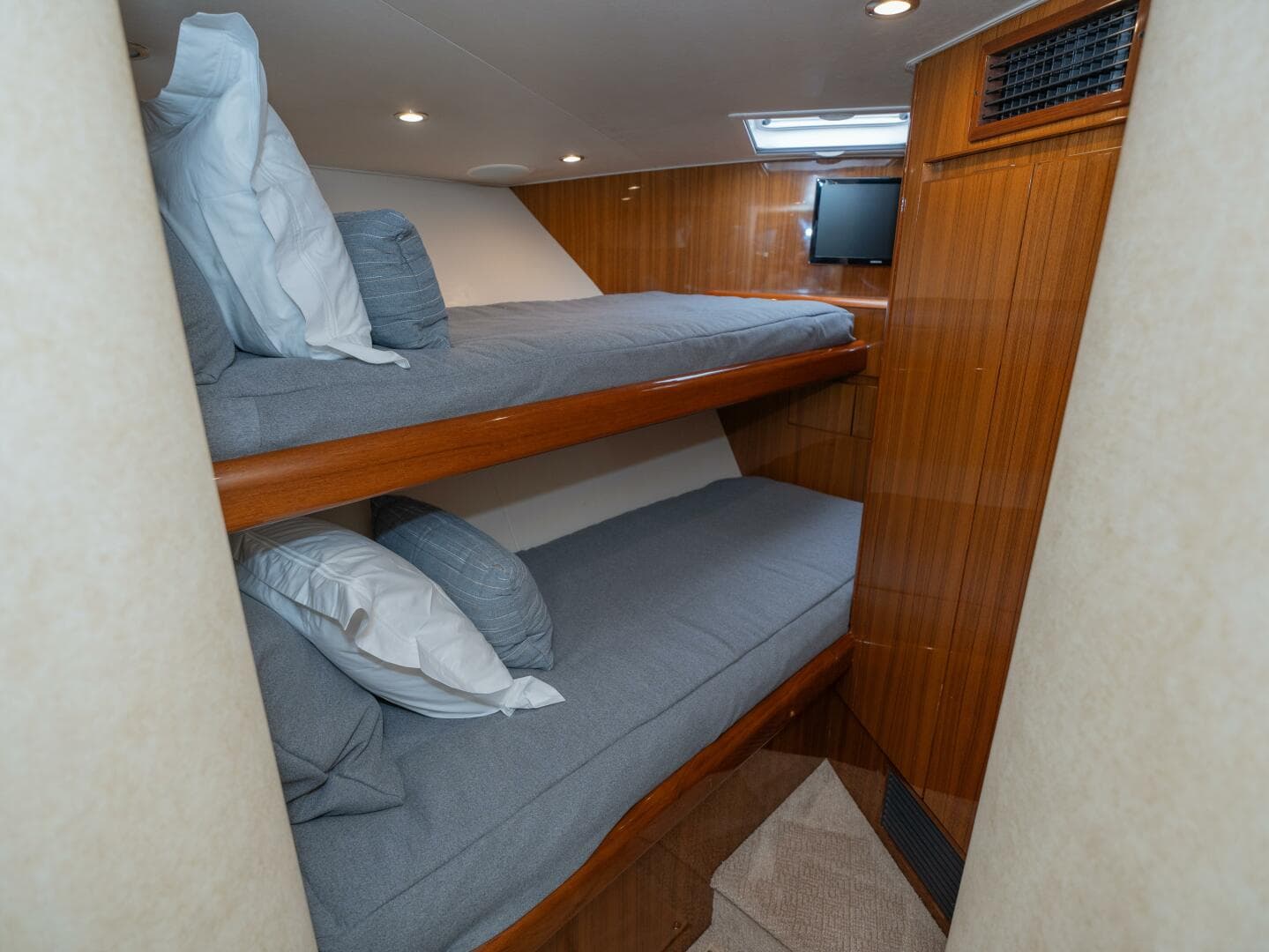 2009 Viking 50 Convertible — photo 17