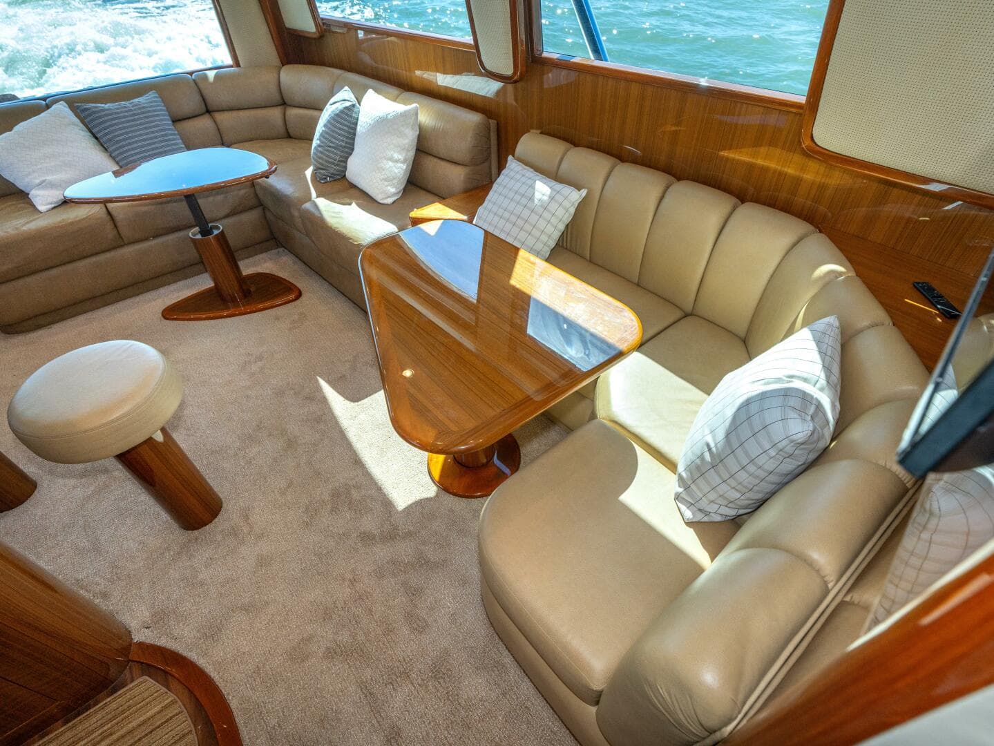 2009 Viking 50 Convertible — photo 13