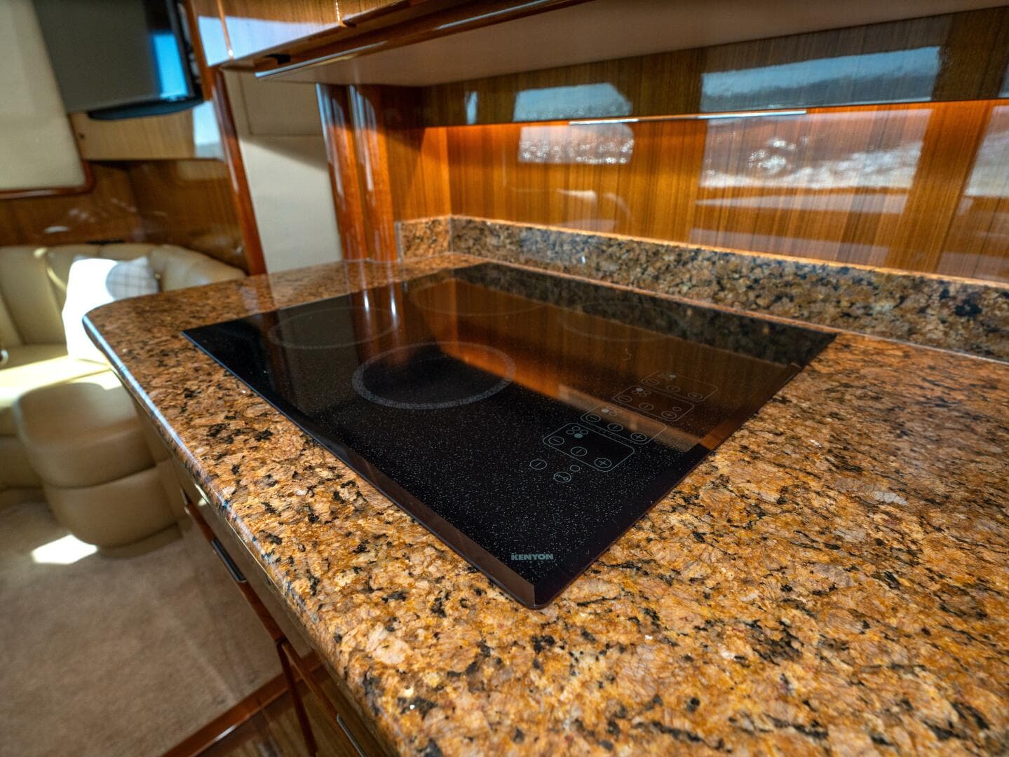 2009 Viking 50 Convertible — photo 10