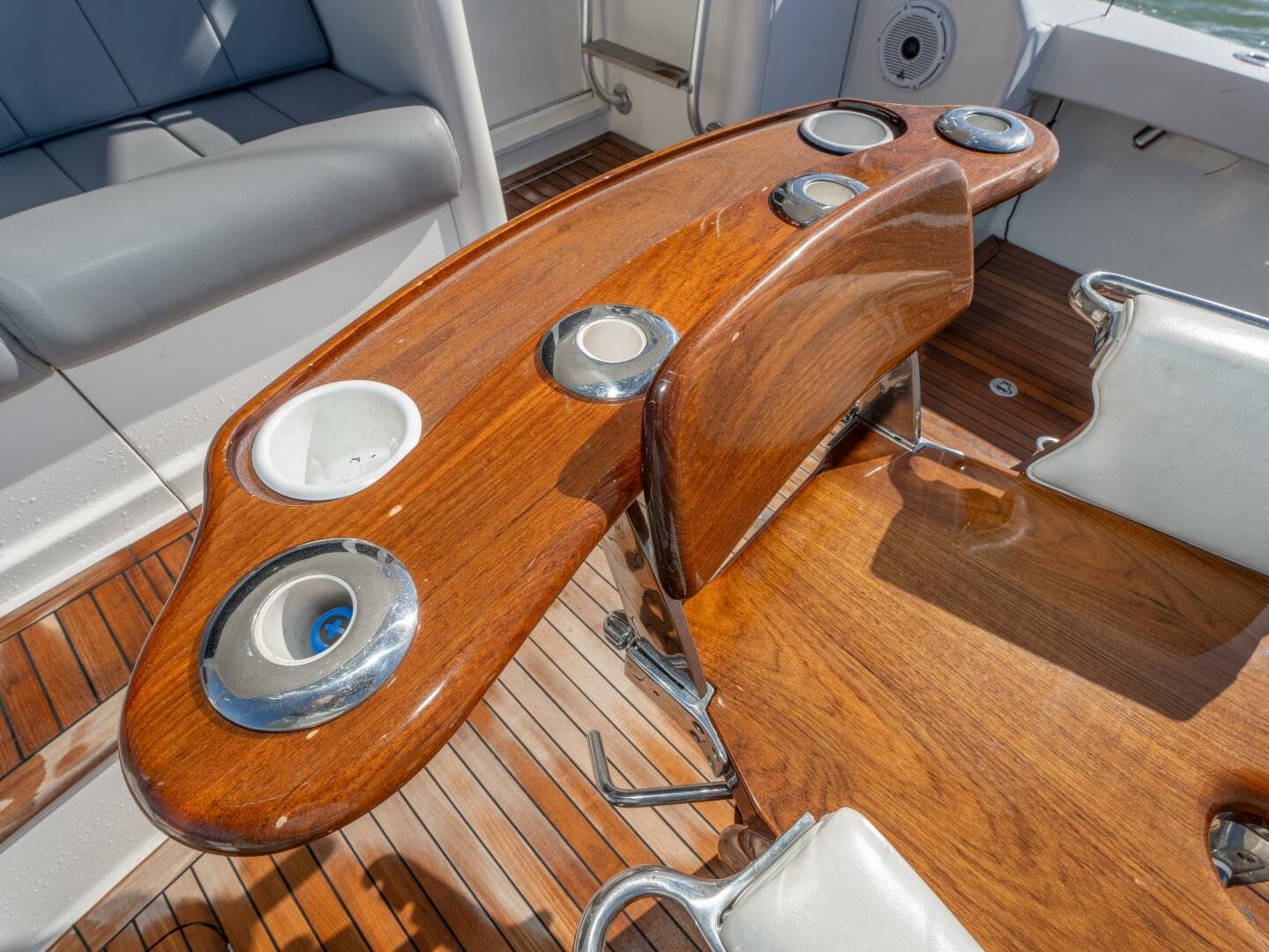 2009 Viking 50 Convertible — photo 50