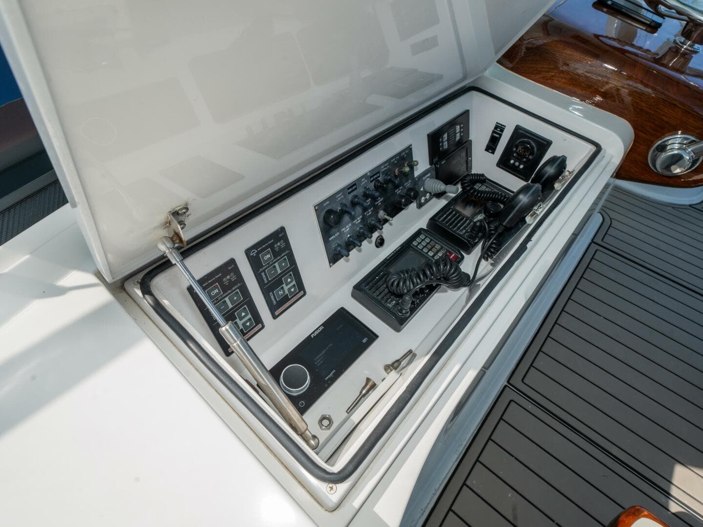 2009 Viking 50 Convertible — photo 59