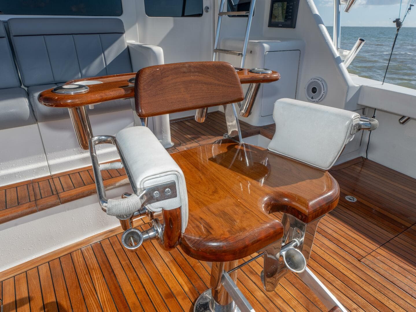 2009 Viking 50 Convertible — photo 38