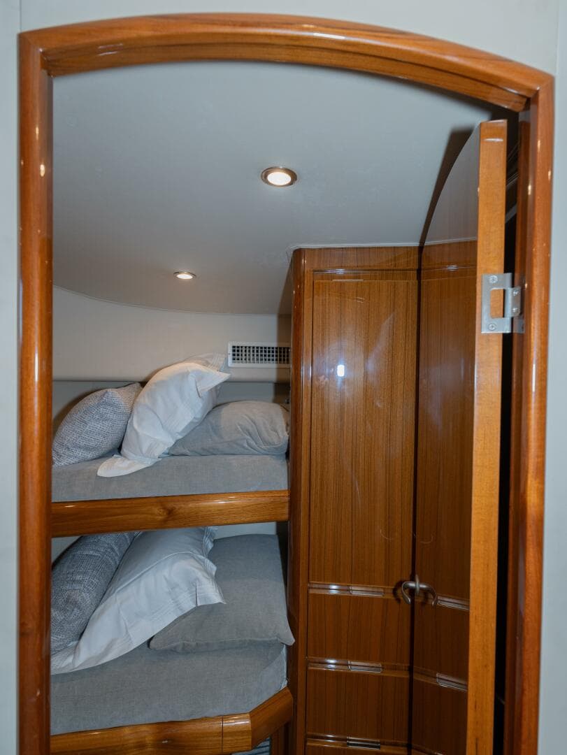 2009 Viking 50 Convertible — photo 29