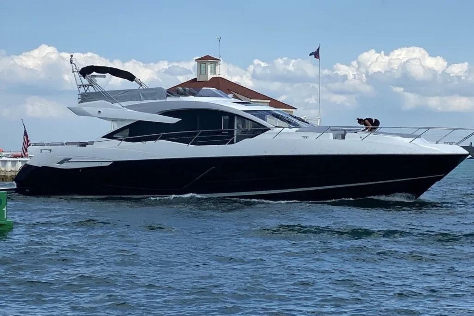 2020 Sunseeker 74 Sport Yacht — photo 3