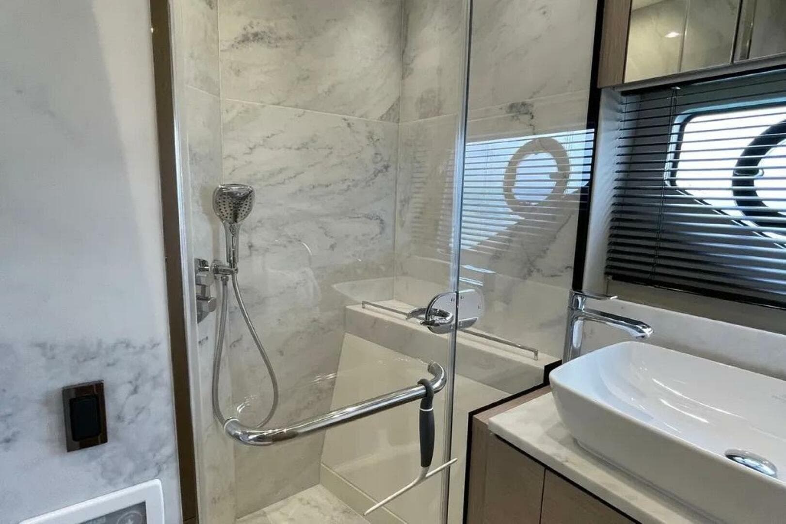 2020 Sunseeker 74 Sport Yacht — photo 37