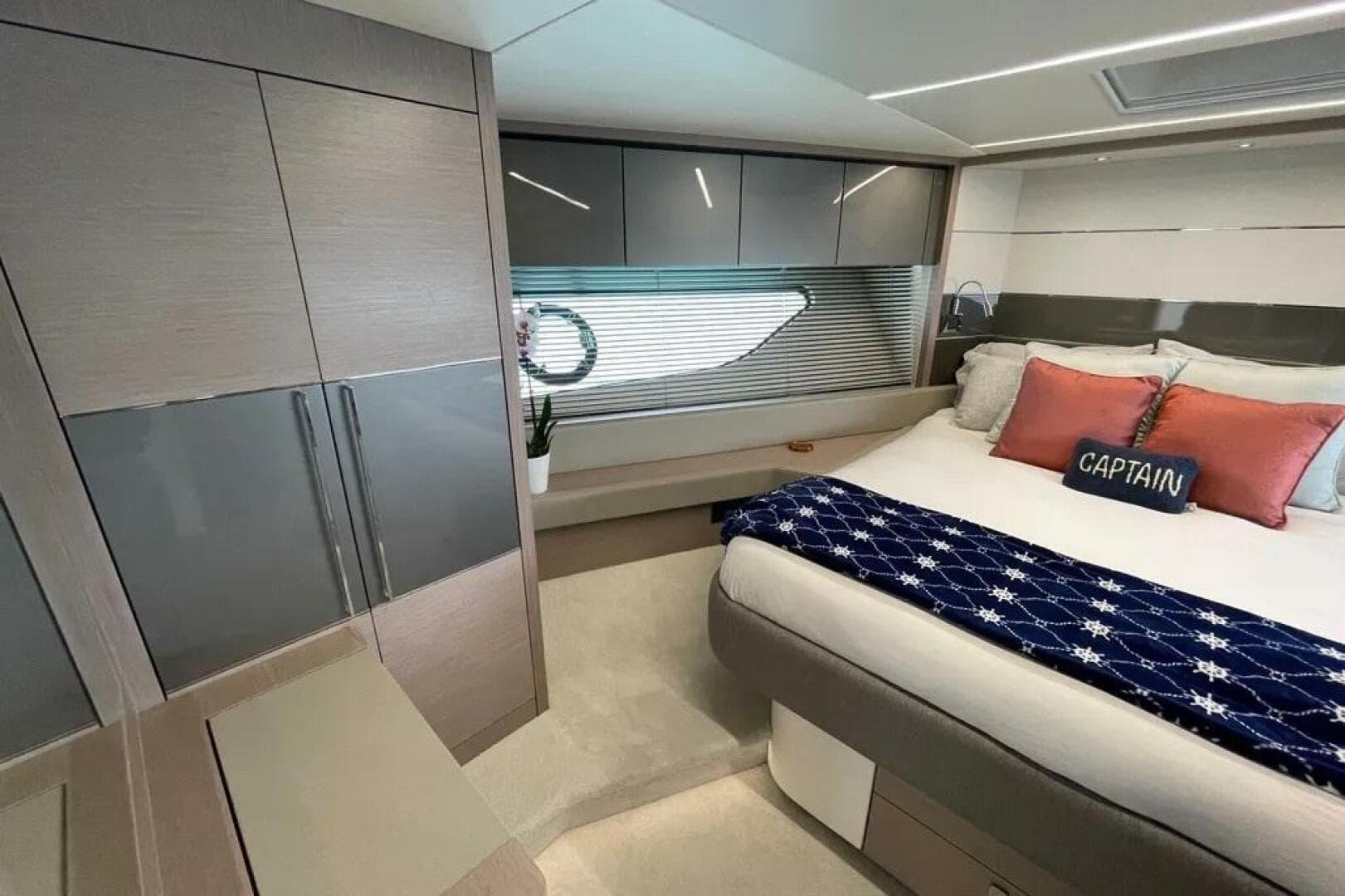 2020 Sunseeker 74 Sport Yacht — photo 30