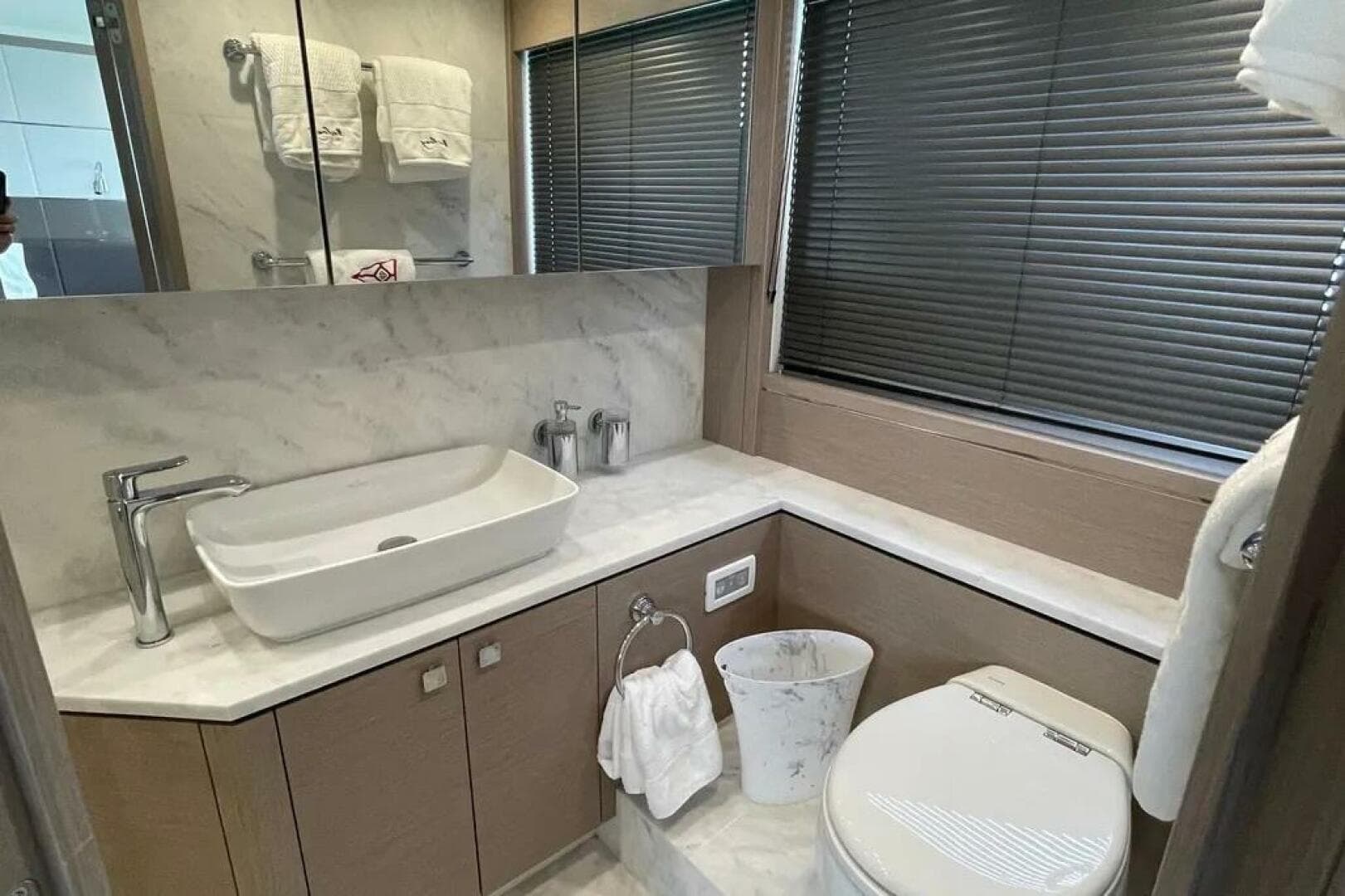 2020 Sunseeker 74 Sport Yacht — photo 44