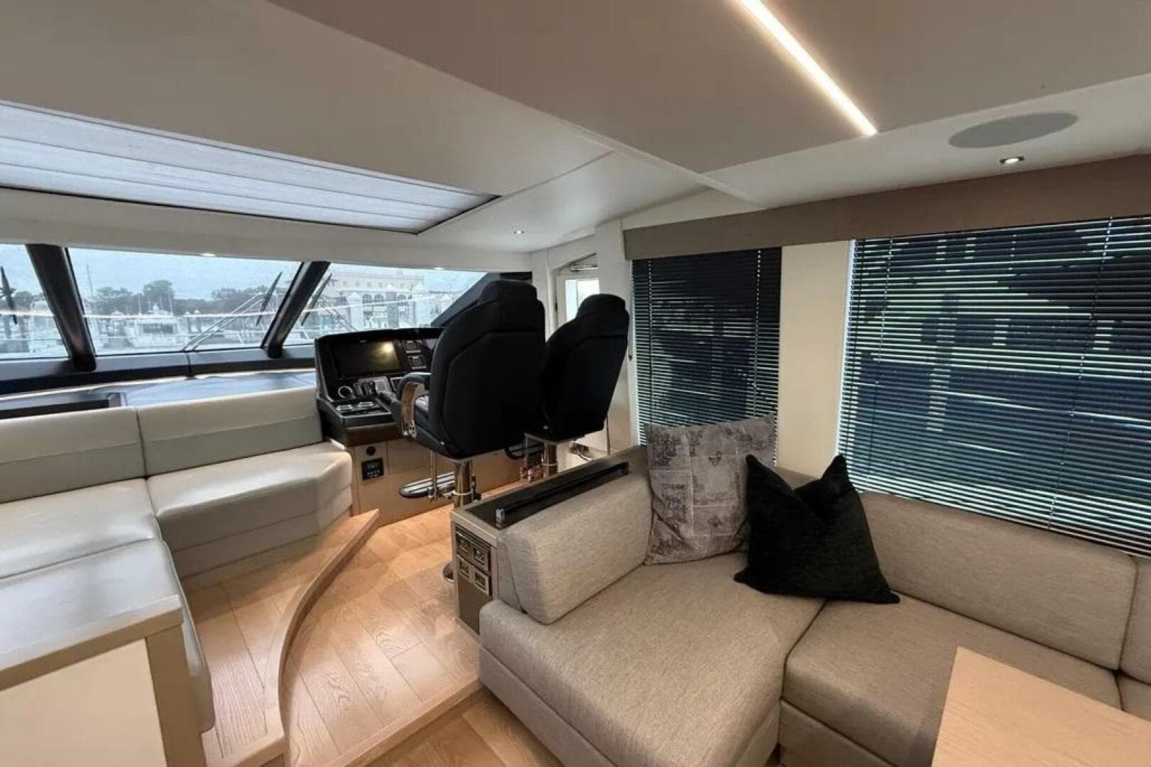 2020 Sunseeker 74 Sport Yacht — photo 5