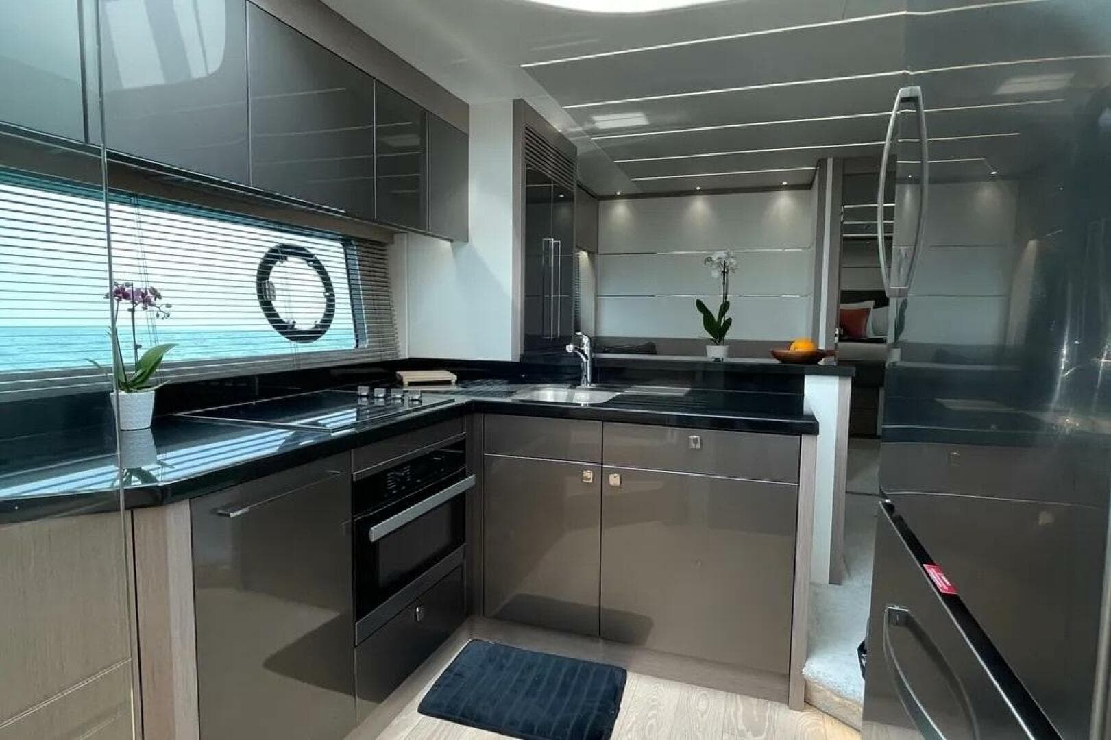 2020 Sunseeker 74 Sport Yacht — photo 46