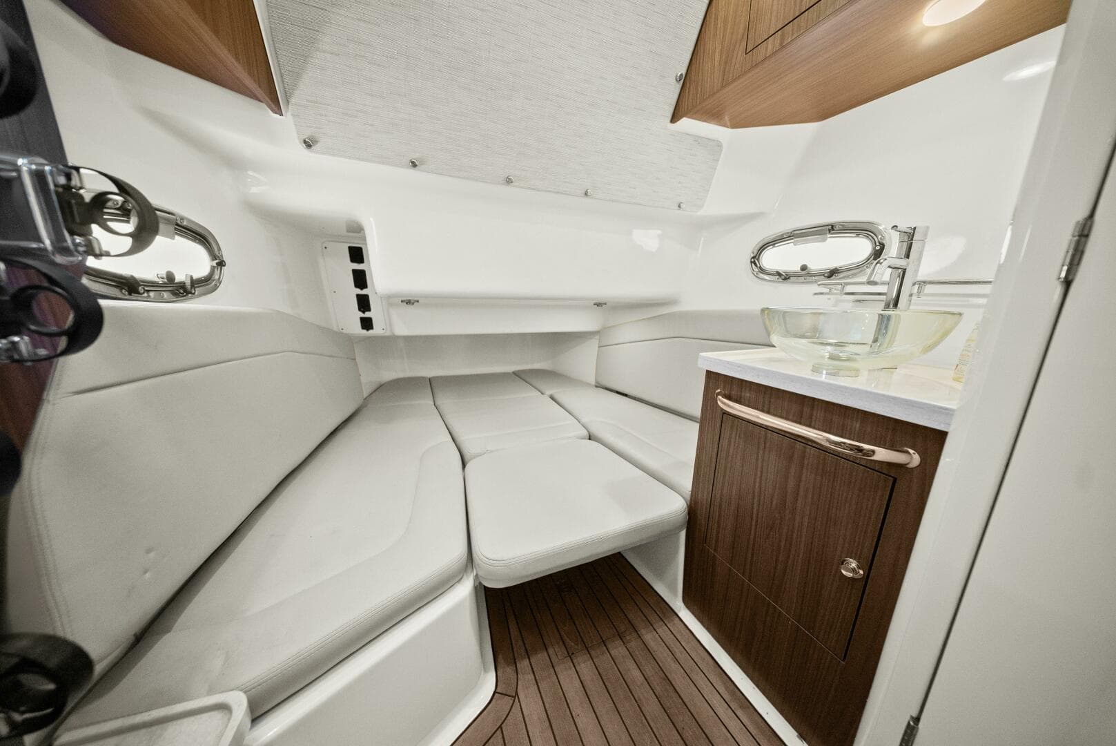 2019 Boston Whaler 380 Outrage — photo 5