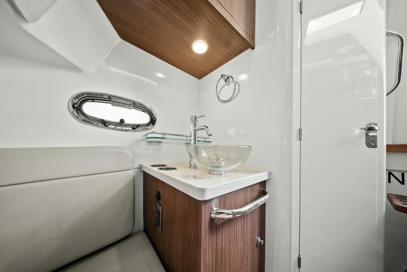 2019 Boston Whaler 380 Outrage — photo 17