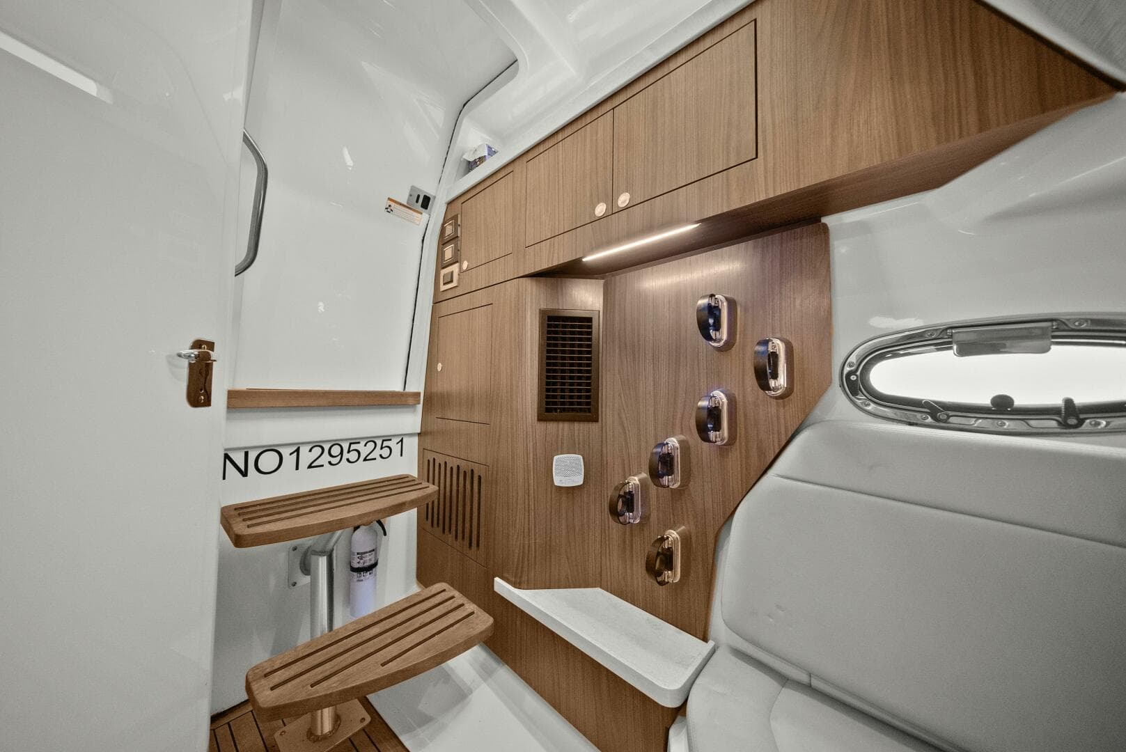 2019 Boston Whaler 380 Outrage — photo 16