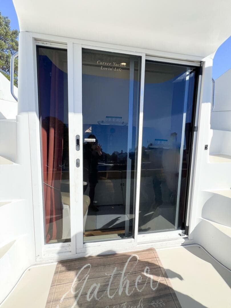 1998 Carver 350 Mariner — photo 8