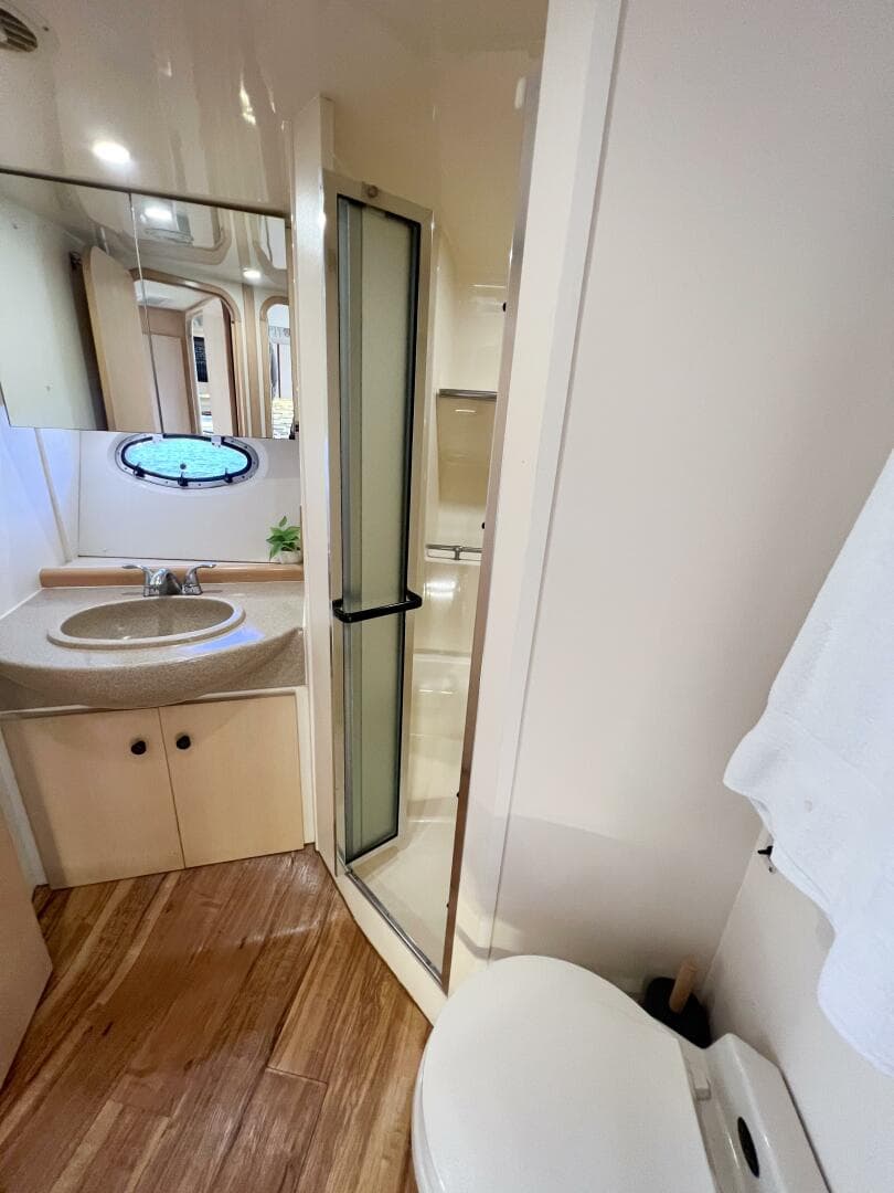 1998 Carver 350 Mariner — photo 27