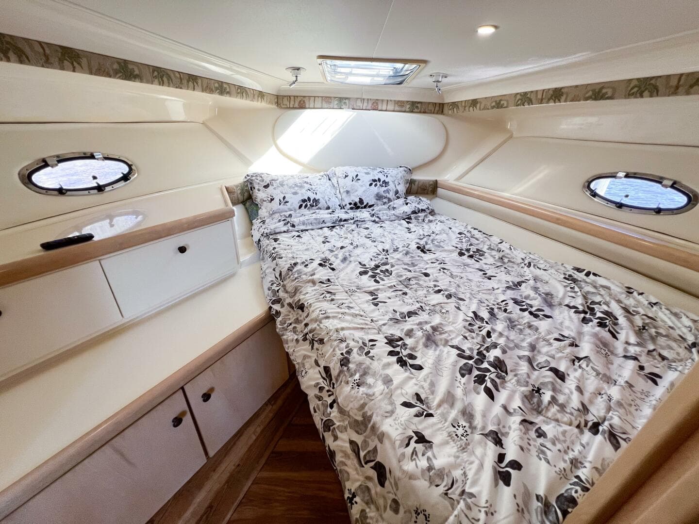 1998 Carver 350 Mariner — photo 40