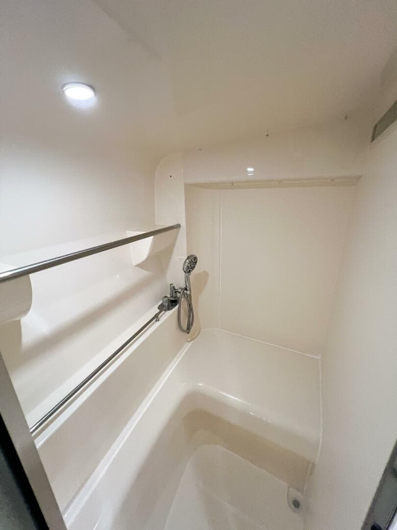 1998 Carver 350 Mariner — photo 32