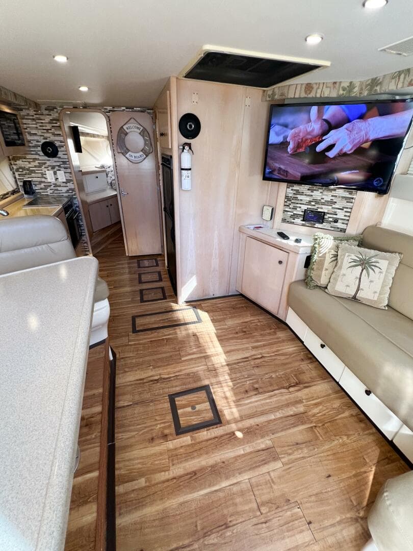 1998 Carver 350 Mariner — photo 48