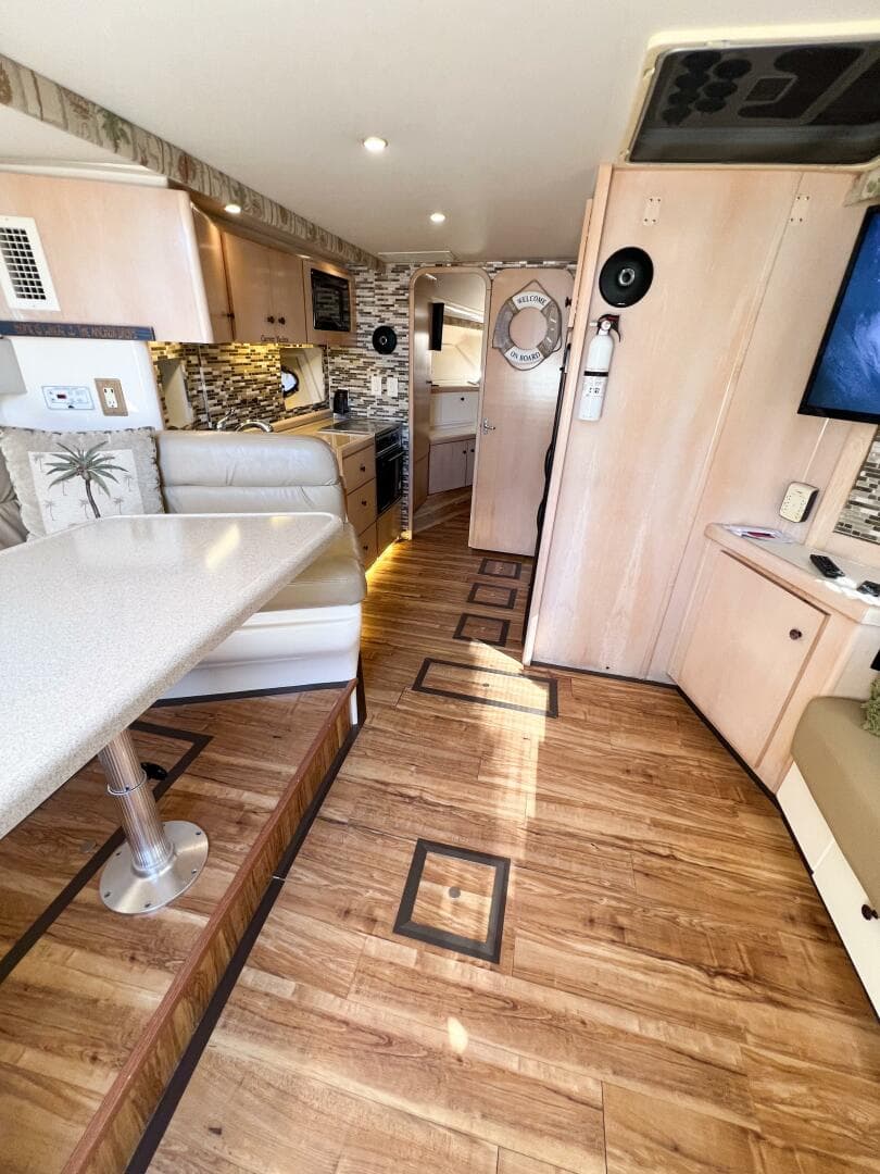 1998 Carver 350 Mariner — photo 14