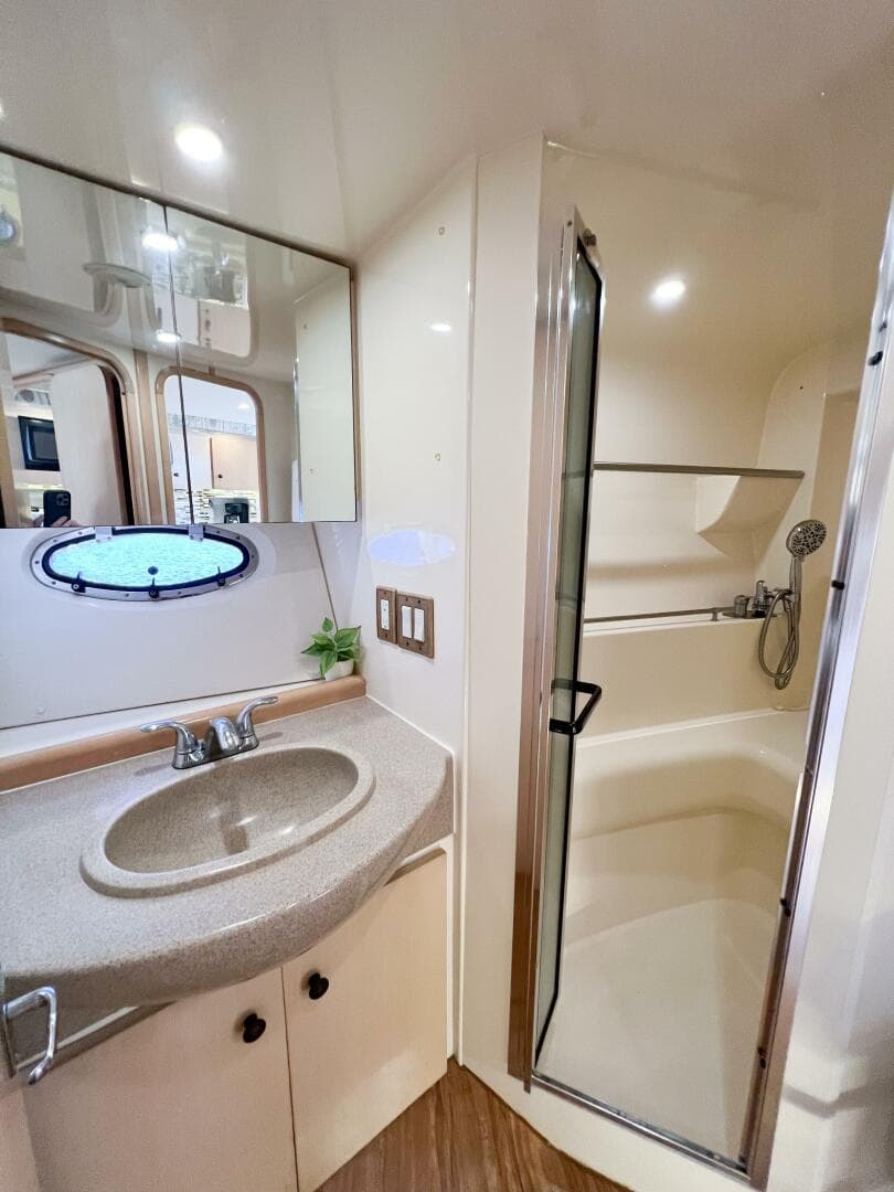 1998 Carver 350 Mariner — photo 30