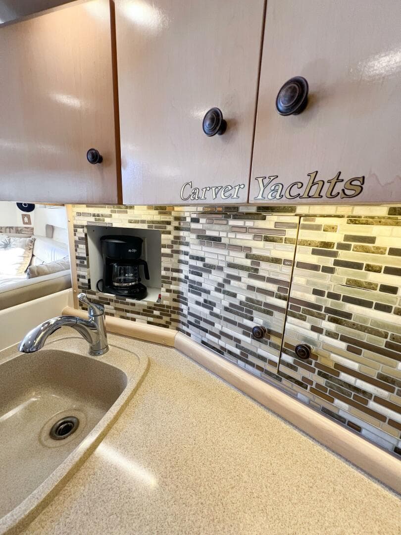 1998 Carver 350 Mariner — photo 26