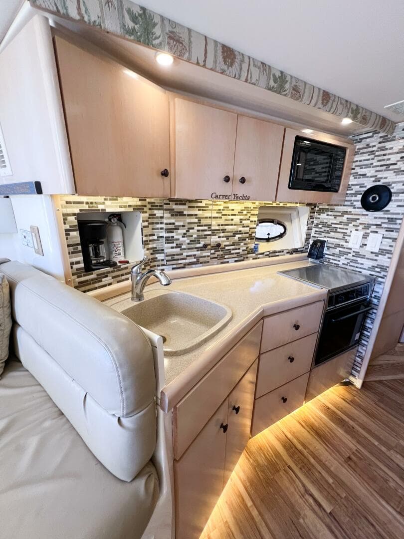 1998 Carver 350 Mariner — photo 21