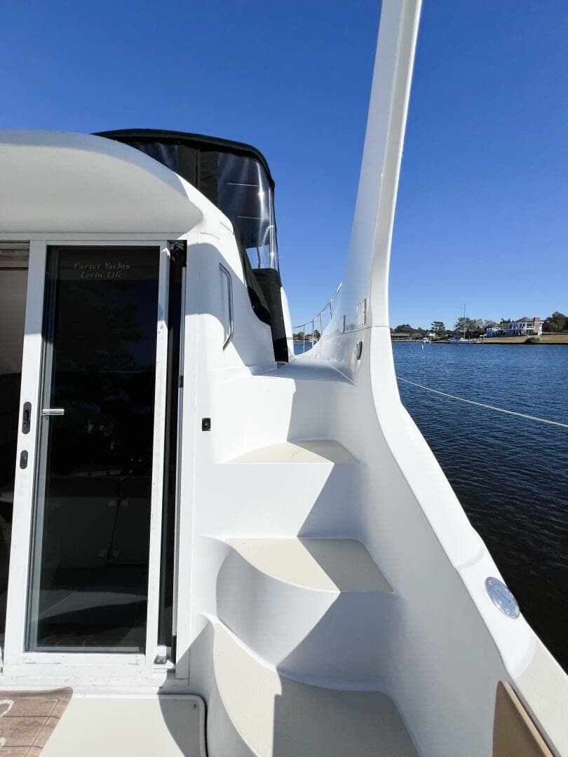 1998 Carver 350 Mariner — photo 50