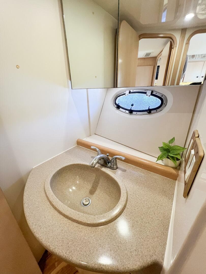 1998 Carver 350 Mariner — photo 28