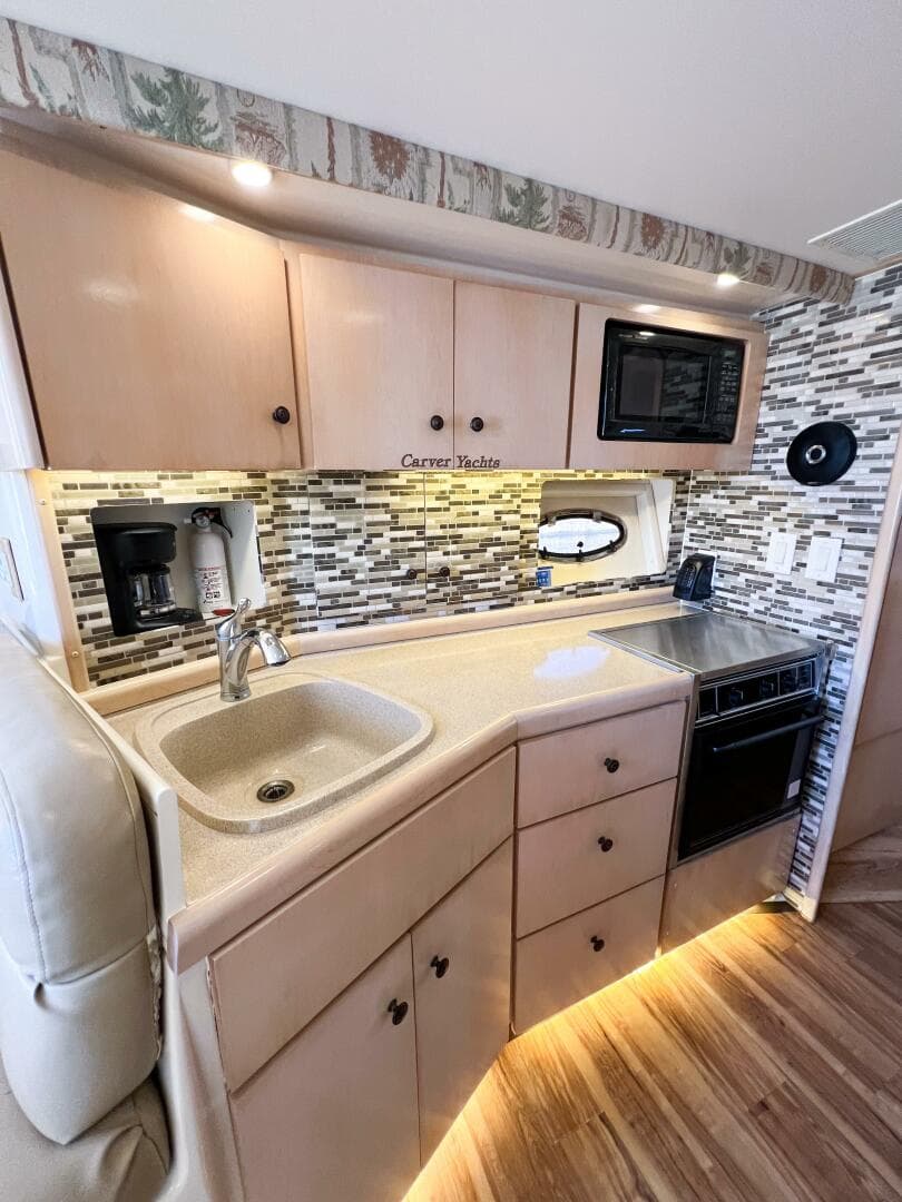 1998 Carver 350 Mariner — photo 45