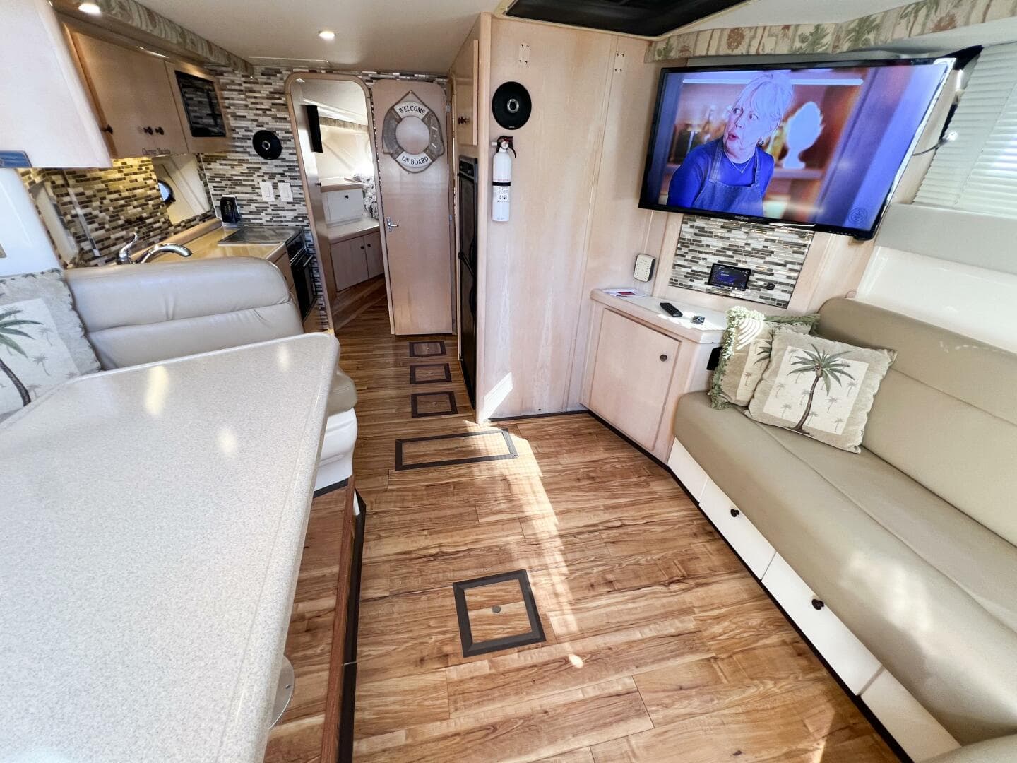 1998 Carver 350 Mariner — photo 47