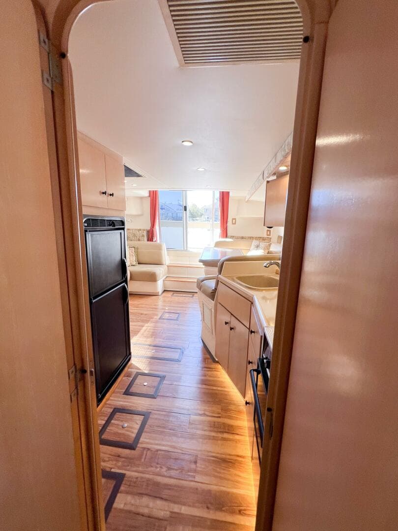 1998 Carver 350 Mariner — photo 35