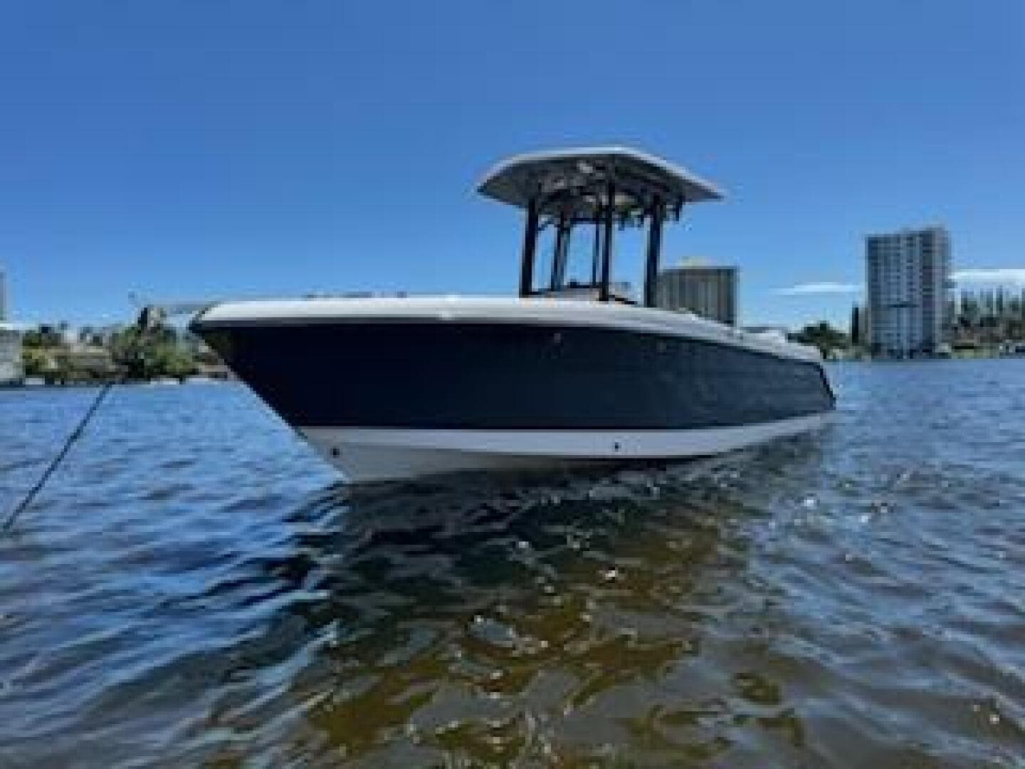 2022 Robalo R242 Center Console — photo 3